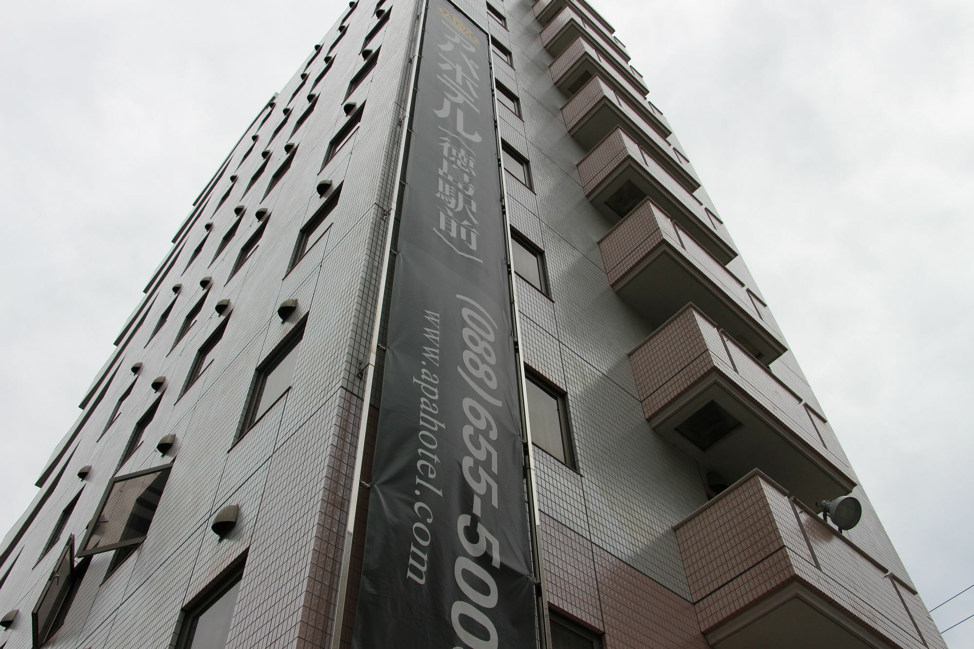 Apa Hotel Tokushima Ekimae Екстериор снимка